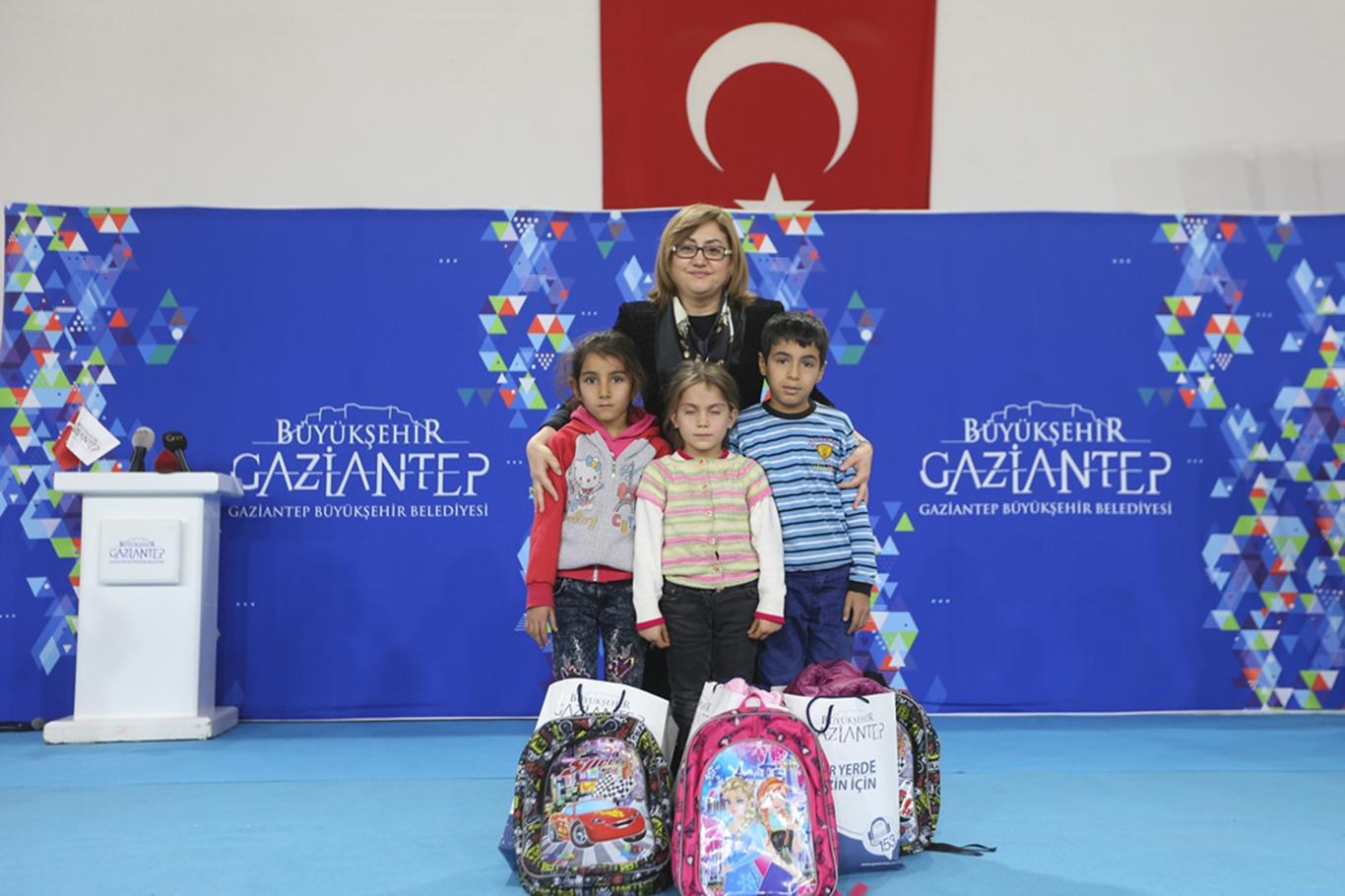 Gaziantep’te 5 bin öğrenciye okul yardımı yapıldı Gaziantep’te 5 bin öğrenciye okul yardımı yapıldı
